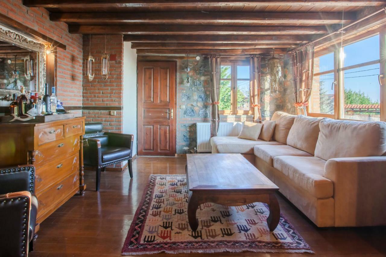 פלאיוס אגיוס אתנאסיוס Villa Palaios Agios Athanasios מראה חיצוני תמונה